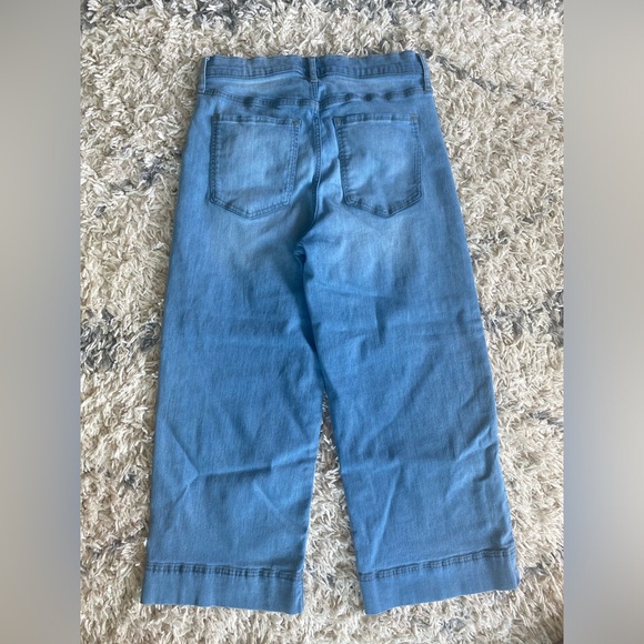 Banana Republic wide leg crop Jean light wash - Picture 3 of 5